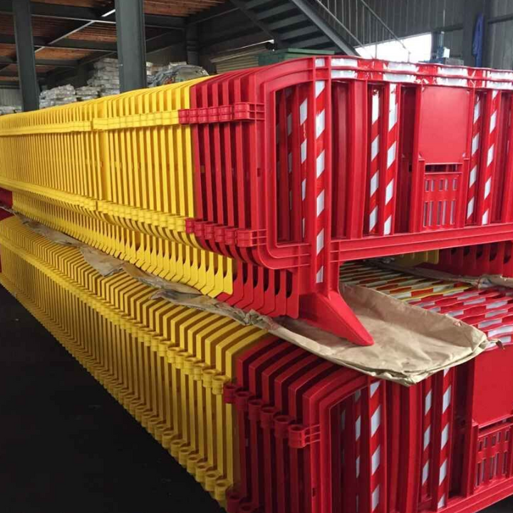 MOVIT® Plastic Interlocking Barricade